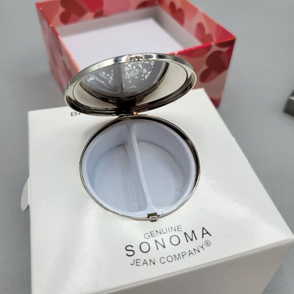 Brilliant Pill Box Sonoma Jean Company Pink Enamel Rhinestone Heart Design - Picture 4 of 4